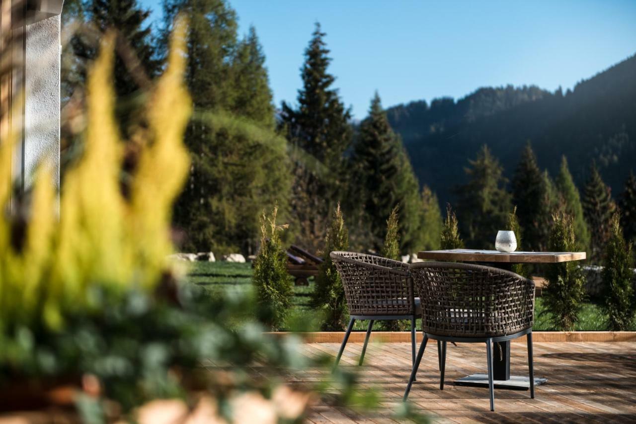 Les Dolomites Mountain Lodges San Martino in Badia Exterior photo